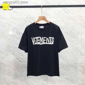 Erkek Tişörtler Klasik Grafiti Mektupları Yazdır Vetements T Shirts Erkek Kadınlar 1 1 Gevşek Dünya Turu Boyun Nakış Vetements Tee Üst T230602