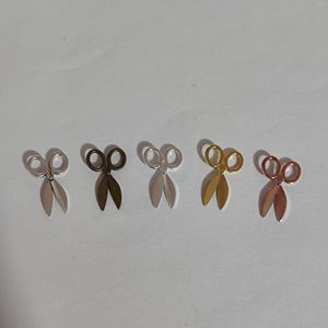 Charms 50st SCISSORS CHARME ANTIK SILVER FÄRG PHOLESALT BULK LOT FÖR HALKLAND KEYCHAIN ​​-ARMET ÖVNING SMEYCH MAKTID