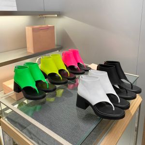 Luxury Designer Summer Boots Kvinnor Sidan blixtlås Korta stövlar läderklipp tå hög häl cool stövlar sommar mode casual outwear korta stövlar