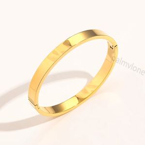 Modestil armband kvinnor armband lyxig designer smycken 18k guld pläterad rostfritt stål bröllopälskare gåva armband grossist zg1212 kvinnor män v armband