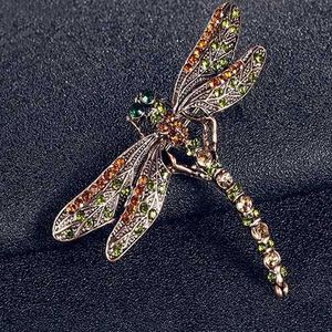 Pins broszki luksusowe krystalicznie kamienne biżuteria ślubna urocza impreza Dragonfly Party Chest Women's Daisy Cyrron Sweter narciarski G230529