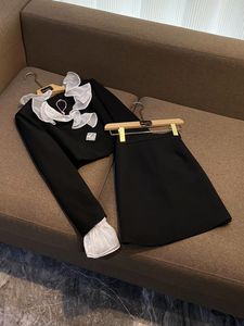 İki Parça Elbise 2023 Yaz Siyah Kontrast Renk Fırıltı İki Paruslu Elbise Setleri Uzun Kollu V-Yok Panelli Ceket Kısa Etek Takımları Set O3L010103