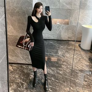 Casual Dresses Sexig klänning Korean 2023 Autumn Hollow Slim Bag Hip Skirt Midja Långärmning One Piece Bodycon Fashion Women's Clothing