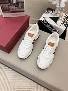 Весна Новое L Пять поколений Последняя пара стиля подиума в стиле Canvas Casual Shoes