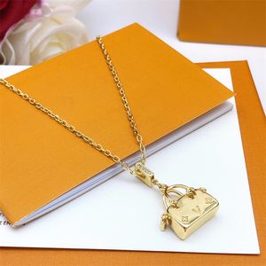 Designer Luxurys Goldene Taschen Halsketten Mode Trendy Vintage Gold Herzen Buchstaben Schmuck Für Frauen Liebhaber Hochzeit Party Kleid Geschenke