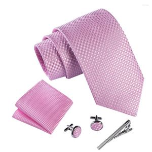 Bow Ties män babyrosa kontrollerade hombre slipsuppsättningar med hankie metall manschettknappar klipp set skjorta tillbehör passar bröllop prestanda slips