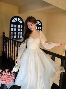 Vestidos casuais France Sweet White Fairy Dress Mulher Elegante Babados Decote Coração Manga Comprida Princesa Feminino Feriado Primavera