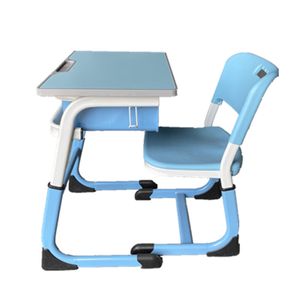 Biurka i krzesła studenckie