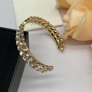 Luxusmarke Liebe Briefe Designer Charme Armreif für Frauen Mädchen Einfache klassische klassische 18K Gold Shining Diamond Cz Zirkon Kristall Elegante Armbänder Schmuck Schmuck