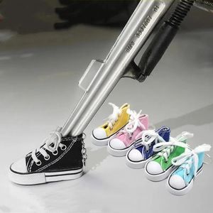 Creative Mini Canvas Shoes Keychains Fashion Bicycles Motorcyklar Fotstöd Simulering Sneakers Keychain Jewelry Gift