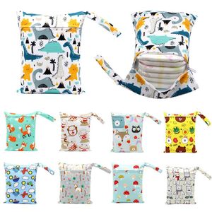 Borse per pannolini 2025cm Borsa per bambini Cartoon Print Wet Dry Pannolino Zipper Borsa Passeggino Carry Pack Travel Outdoor Storage 230601