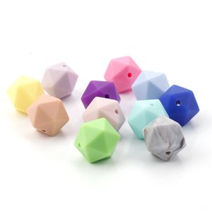 Bebek dişler oyuncaklar 100pcs Icosahedron gıda sınıfı silikon diş çıkarma boncukları 14mm bebek hemşireliği diş çıkarma kolyesi teether emzik bpa ücretsiz 230601