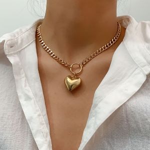 Collana con clavicola con pendente a cuore grande esagerato per regalo di gioielli di compleanno per ragazza in metallo color oro semplice 2023 da donna