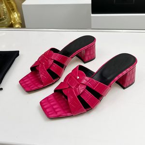 2023 Summer New Hollow Out Slippers Leather Sandal Slippers Outdoor Beach Shoes Luxury Designer Womens Shoes Size 35-43 +Box