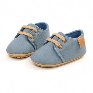 Första vandrare födda babyskor Retro Leather Boy Girl Shoes Multicolor Toddler Rubber Sole Anti-Slip First Walkers Spädbarn Born Moccasins 230601