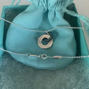 Designermärke TIFFAYS S925 Sterling Silver 1837 Double Ring Necklace Womens Net Red ClaVicle Chain Personlighet Mannpar Black Ring Pendant