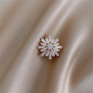 Pins Brooches Women's new simple and elegant sunflower suitable for women luxury gold zircon alloy plant round brooch safety pin G230529