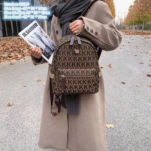 Borsa a tracolla da donna all'ingrosso in fabbrica 3 misure zaino da viaggio per il tempo libero per sport all'aria aperta Zaini stampati con lettere popolari di quest'anno borsa rivetto personalizzata