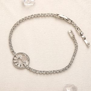 Het designer Sier Chain Bangle Womens armband älskar smycken märke bokstav rostfritt stål armband för kvinnor charm inlagd kristall bröllop fest tillbehör