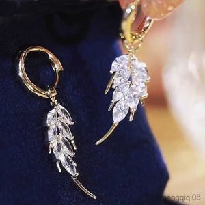 Stud Long Contracted Leaves Modelling Joker Drop Earrings for Women Fashion Shiny Crystal Senior Trendy Dangle Jewelry