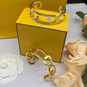 Simple Designer Love Bracelet Gold Cuff Bangle Clássico Letra F Pulseiras Para Mulheres Moda Charme Jóias Brincos Colar