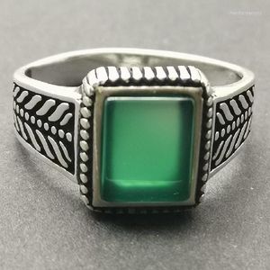 Pierścienie klastra Grawerowane dla mężczyzn Silver Color Pierścień Luksusowy Unikalny zestaw zielony kamień z cyrkonem Wedding Prezent biżuterii