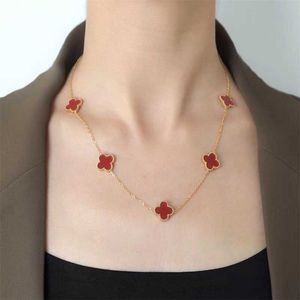 Collane con ciondoli Fili Stringhe Collana con cinque fiori a quattro foglie in erba Acciaio al titanio Oro 18 carati Catena maglione con colletto rosso di lusso leggero