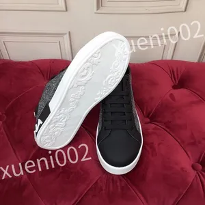 2023 Top Hot Luxury Designer Sneakers الرجال والنساء أحذية غير رسمية أزياء بيضاء حقيقية جلدية مسطحة التزلج على التزلج