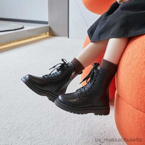 Turnschuhe Stilvolle Mittelkalb-Winter-Hochzeitsfest-Mädchenstiefel mit eleganten weißen Prinzessinnenschuhen Formale schwarze Kinderschuhe Mädchen