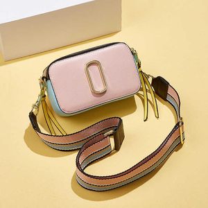 حقيبة عشاء مصمم 2022 جديدة عبر الملمس M Women G Wide Counter Strap Messenger Single Single Square Camera Women