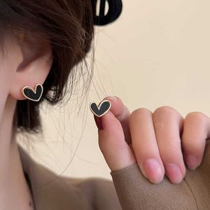 Stud South Korea's cute black and white love small stud Exquisite enamel heart female earrings Party fashion jewelry G230602