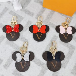 Mouse Pu Keychain Brand Classic Flower Designer Mens Luxury Car Keyring Bowknot Womens Fibbia Keychains Handmade Fashion Keychain Bags V Pendant Pink