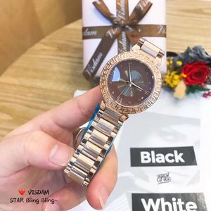 2023 New Watch Women's Leisure Diamond Watches Gold Steel rostfritt stål Quartz armbandsurrem Relogio Masculino Versa1