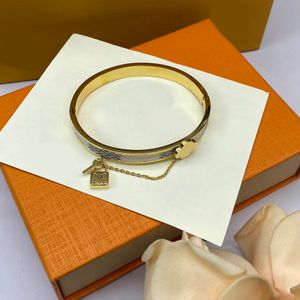 Pulseiras clássicas femininas pulseira de designer de luxo com letra em L banhado a ouro 18 quilates pulseira de aço inoxidável para mulheres joias de casamento presentes