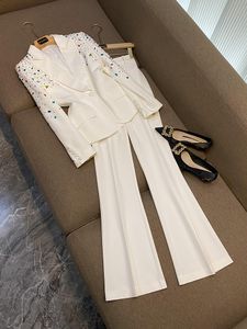 2023 Autunno bianco / nero paillettes strass due pezzi pantaloni set manica lunga risvolto dentellato blazer vita alta pantaloni svasati pantaloni abiti set O3L012622 Plus Size 4XL