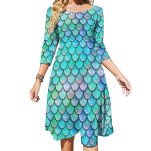 Kleider Mystisches Meerjungfrauenkleid Bunte Fischschuppen Niedliche Kleider Sommer Ästhetisches Freizeitkleid mit Schleife Frau Print Kleidung Große Größe