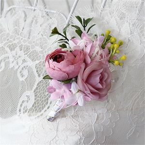 Broşlar uzakta romantik simülasyon çiçekleri düğün korsajları boutonnieres ipek gül balo yapay bilek aksesuarları