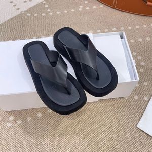 Toppkvalitet flip-flops damer The Row Slipper Sandal glider kvinnor sommar svart klassisk läder platt sandal lyxdesigner toffel casual strandskor semesterskor