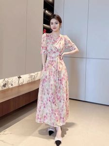 Fashion printed dress, spring and summer new fashion high-end temperament, elegant goddess style design, V-neck short sleeved long dress