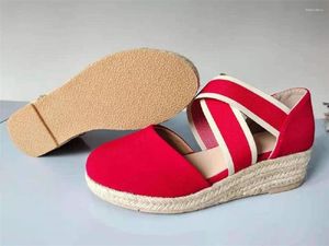 발 뒤꿈치 숙녀 스타일 가방 샌들 비 슬립 플러스 크기의 vulcanized 신발 봄과 여름 패션 캐주얼 여성의 플랫폼