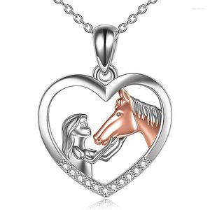 Collane con ciondolo Huitan Collana con design a forma di ragazza e cavallo per le donne Fancy Friends Gift Daily Wear Statement Accessorio Gioielli creativi per il collo