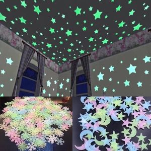 Naklejki ścienne 50100pcs 3D Star and Moon Luminous Home Decorations Fluorescencyjny blask w ciemności dla dzieci Dekorowanie salonu 230603