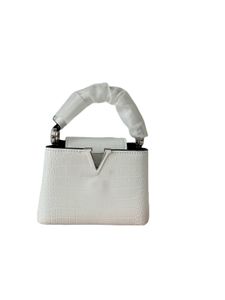 New simple and generous shoulder bag, gentle and romantic cream handbag, high-quality leather material advanced wear-resistant, suitable for any occasion