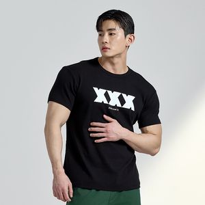 Manlig designer sommartrend kortärmad t-shirt muskulös mäns koreansk version smal montering skriven tryckt topp rund hals casual och mångsidig minimalistisk