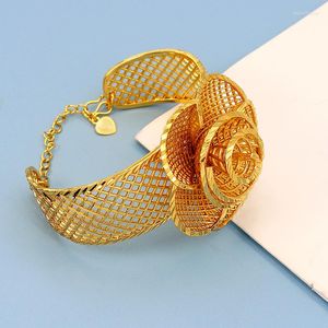 Bangle African Open Cuff Exquisite OpenWork Rose Flower 24k Gold Plated Justerbara Fashion Women smycken armband