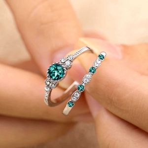 Anel Solitaire 2PcsSet 2018 Luxo Verde Pedra Azul Anéis de Cristal Para Mulheres Sliver Cor Zircônia Anel De Noivado De Casamento Jóias Tamanho 6 7 8 9 Z0603