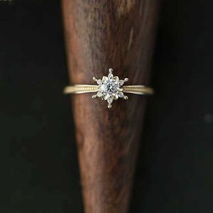 Solitaire Ring Luxury Female Crystal Snowflake Ring Trendy Gold Color Thin Engagement Ring Classic White Round Zircon Wedding Rings For Women Z0603