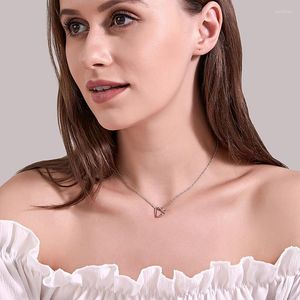 Collane con ciondolo Collana minimalista a triangolo intrecciato Mini geometrica per donna Lady Simple Silver Color Clavicle Chains Jewelry