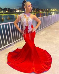 Red Mermaid Black Girls Black Girls Prom Abito formale 2023 Una spalla Appliques in pizzo Nappa Illusion Satin Evening Birthday Party Gowns Robe De Soiree