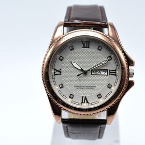 Männer beobachten Luxus -Männer Militär Montre Homme Business White 40mm Dial Diamond Quartz Watch Relogios Homem.